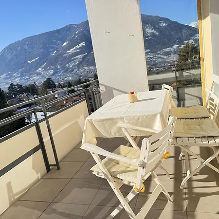 Meranea - Quiet, Sunny & Elegant In Obermais With Fiber Wifi *